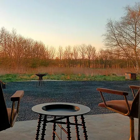 Vibe In Architectural Settings 度假居 Arre